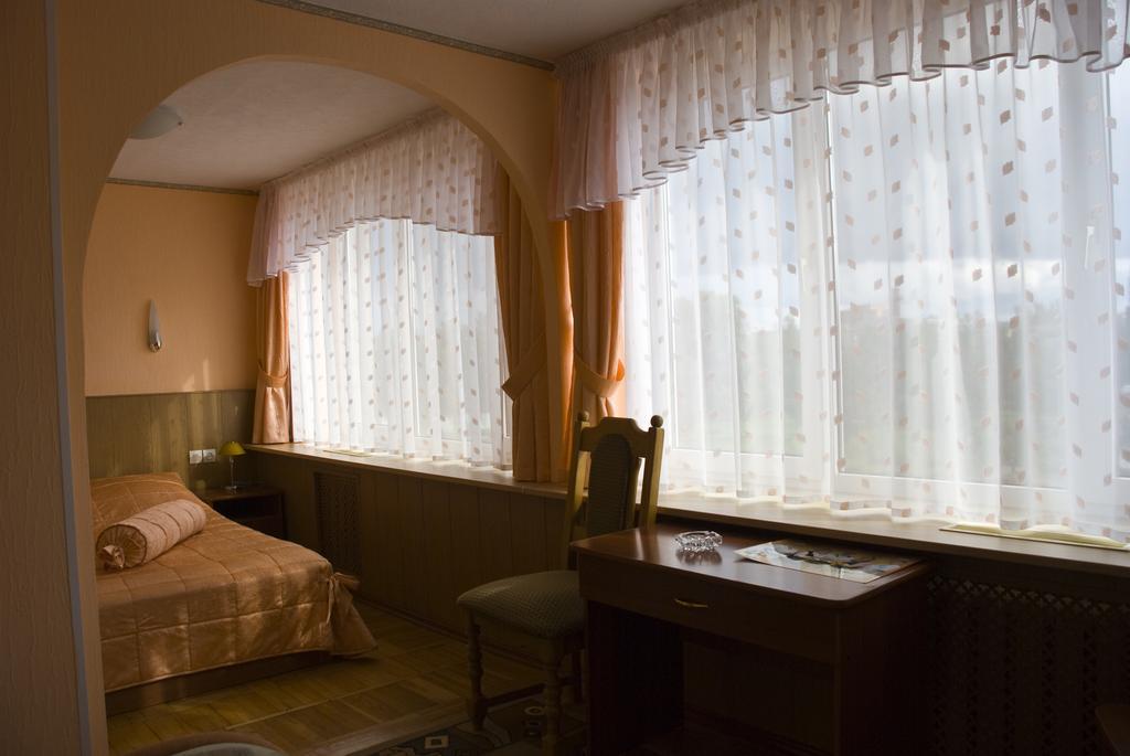 Rizhskaya Hotel Pskov Bagian luar foto